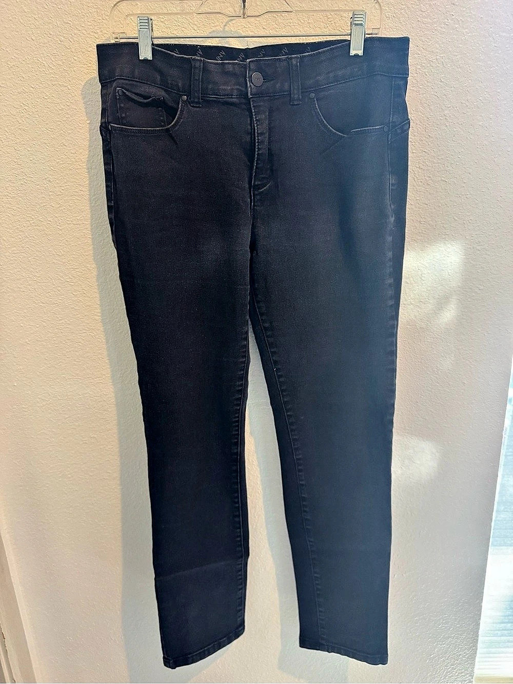 Jones New York Skinny Jeans in Black Size 10 Like New